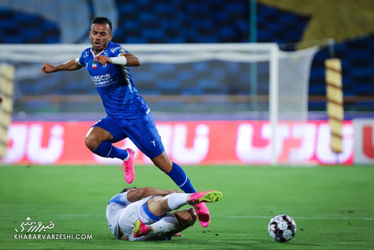 سربازی ستاره استقلال را از این تیم جدا میکند سربازی ستاره استقلال را از این تیم جدا میکند