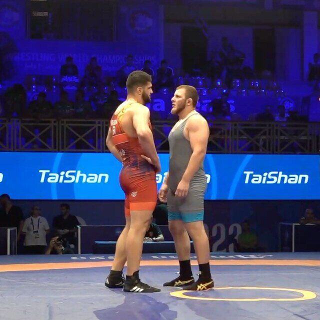 عکس| نگاه معنادار پسر فردین مقابل کشتیگیر روس