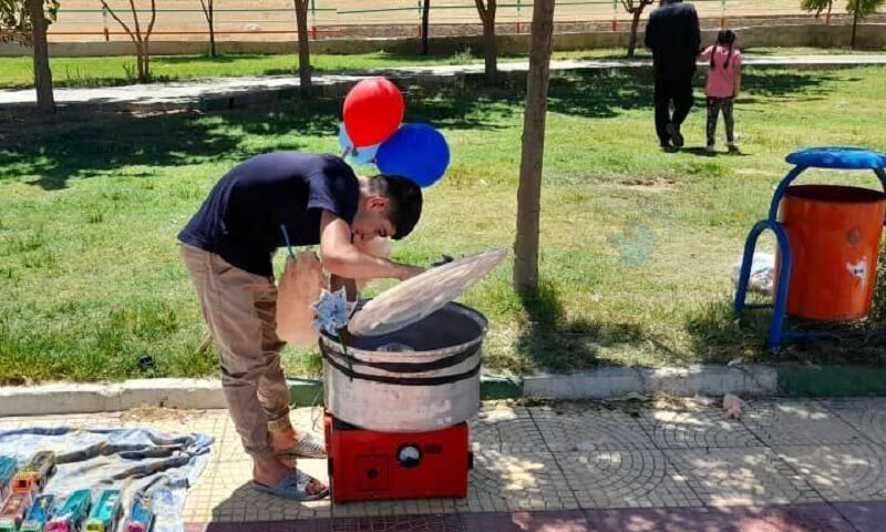 عکس| دست فروشی قهرمان کشتی جهان در خوزستان/ سکوت سرمربی تیم ملی شکست