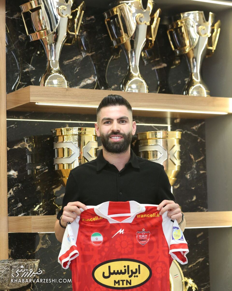 عکس| هایجک بزرگ انجام شد/ کاپیتان تیم ملی به پرسپولیس پیوست