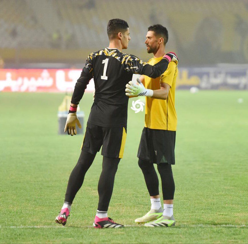 عکس| استقبال تلخ مربی استقلال و حسین حسینی از پیام نیازمند