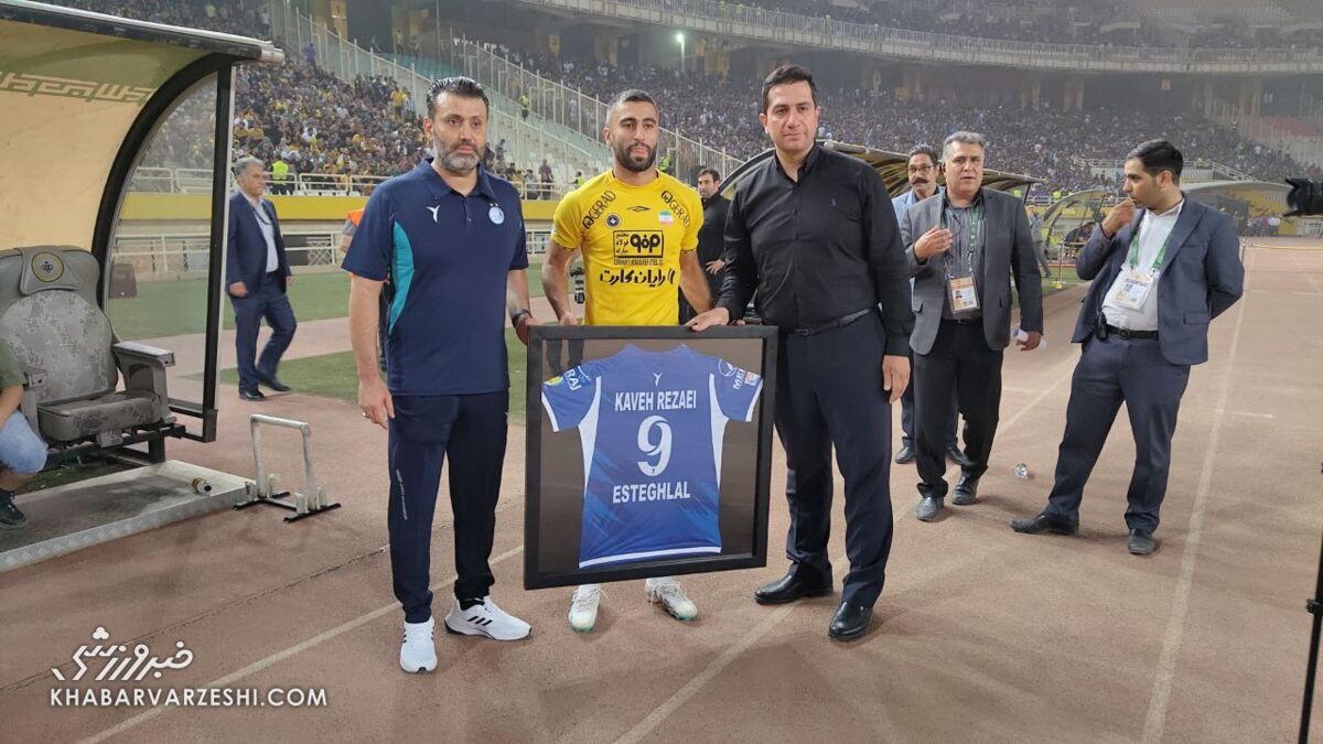 تصاویر| هدیه خاص باشگاه استقلال به سه بازیکن سپاهان قبل از بازی حساس