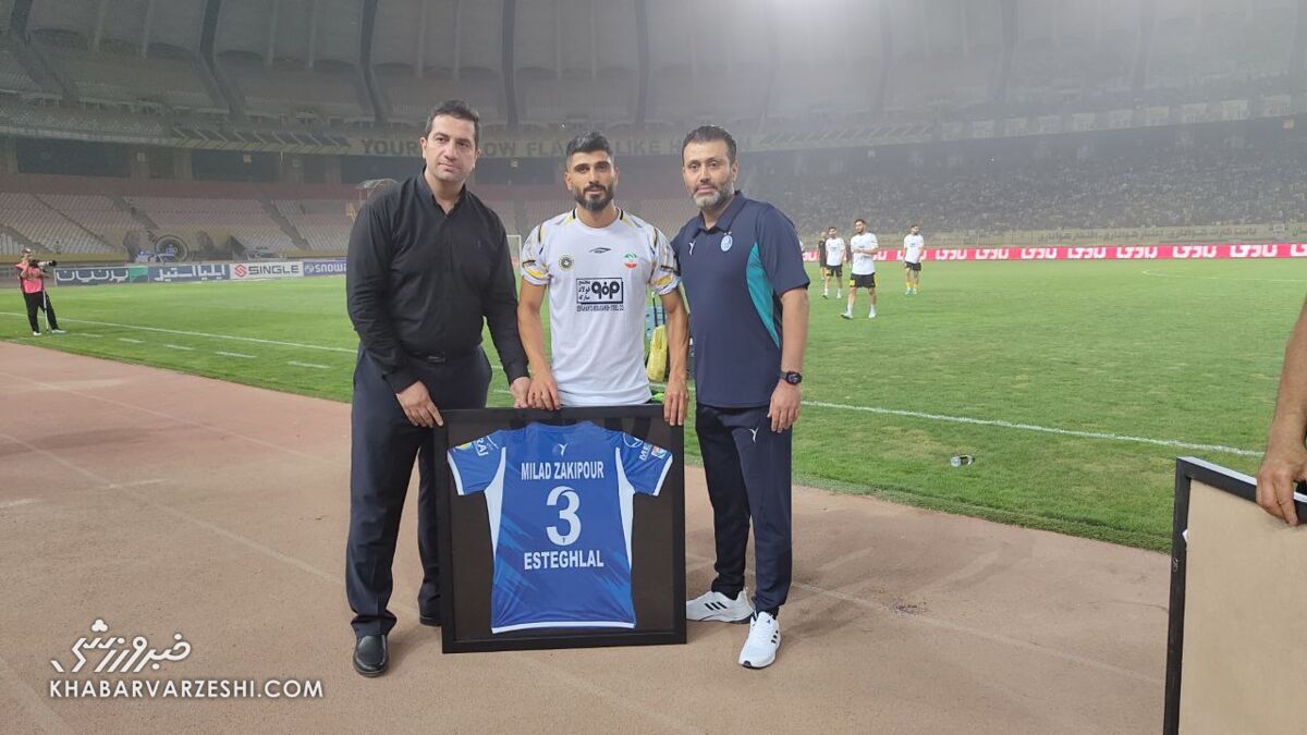 تصاویر| هدیه خاص باشگاه استقلال به سه بازیکن سپاهان قبل از بازی حساس