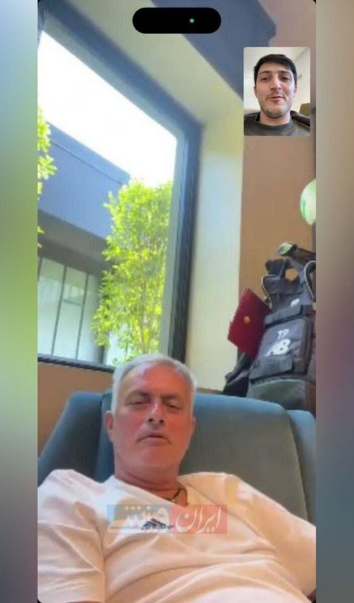 عکس| گفتگوی تصویری سردار آزمون با مورینیو