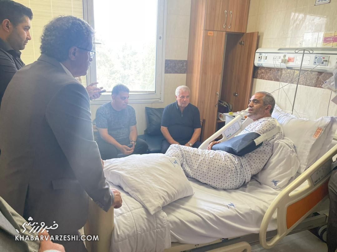عکس| علی پروین برای عیادت از بهنام ابوالقاسمپور به بیمارستان رفت