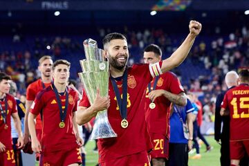 خداحافظی کاپیتان سابق بارسلونا از تیم ملی