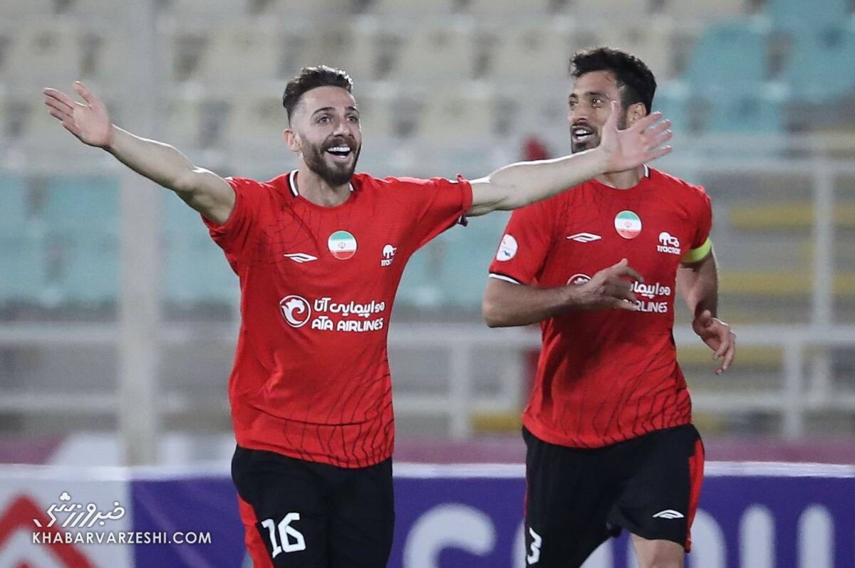 هیچ پدرکشتگی با مهاجم پرسپولیسی ندارم/ پرسپولیس نباید گول شکست سپاهان کهکشانی را بخورد/ پنالتی باهویی را من هم میگرفتم؛ پرسپولیس با او ۹ نفره بود!