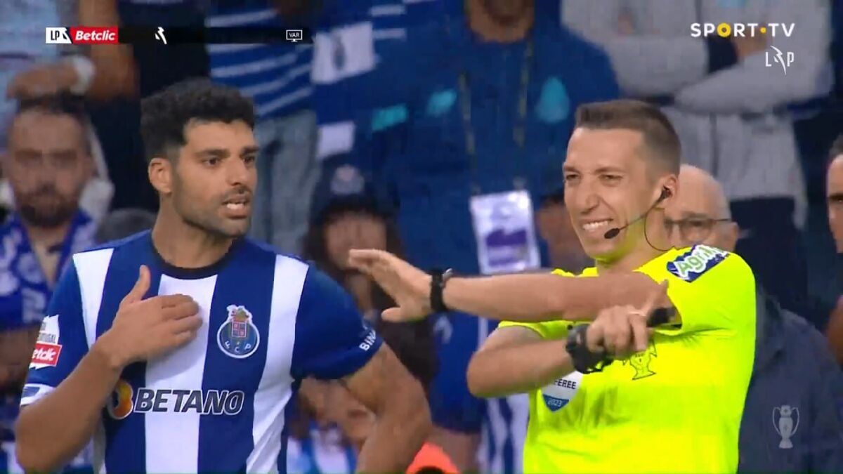 واکنش رونالدو به جنجال پنالتی طارمی: شبیه سیرک بود!