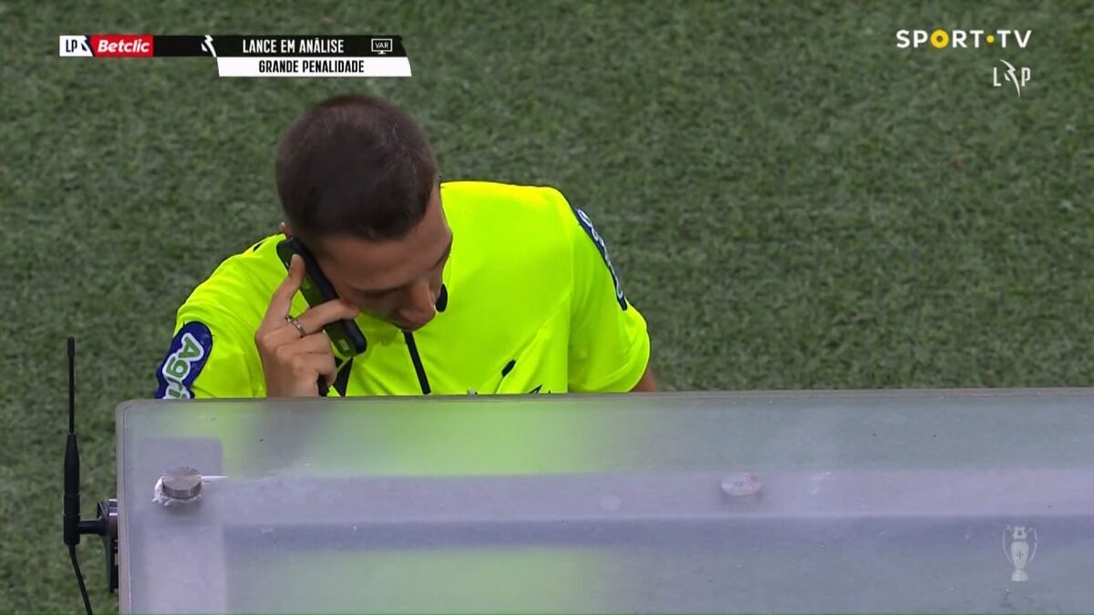 واکنش رونالدو به جنجال پنالتی طارمی: شبیه سیرک بود!