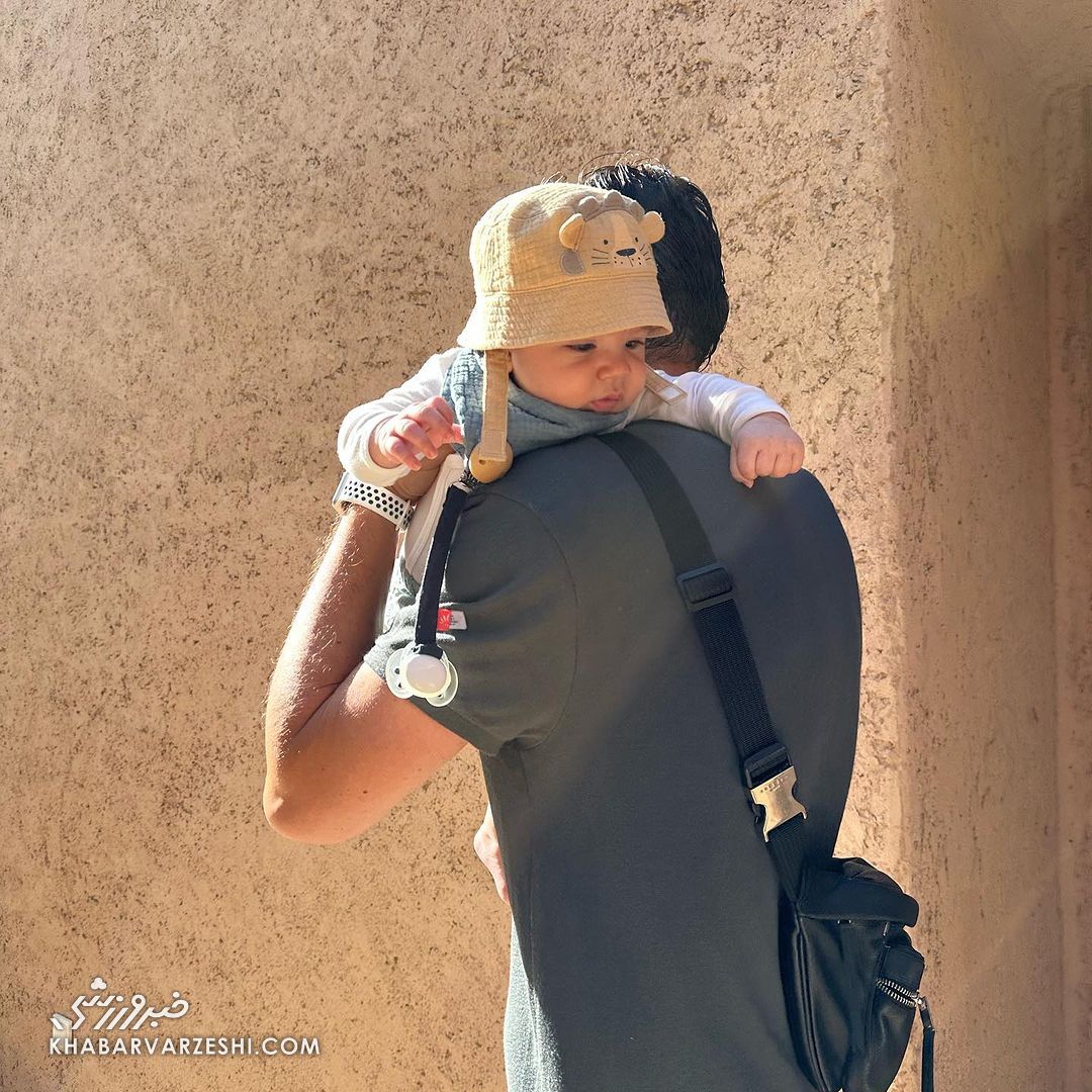 عکس| عاشقانههای بازیکن محبوب استقلال با دخترش لب ساحل