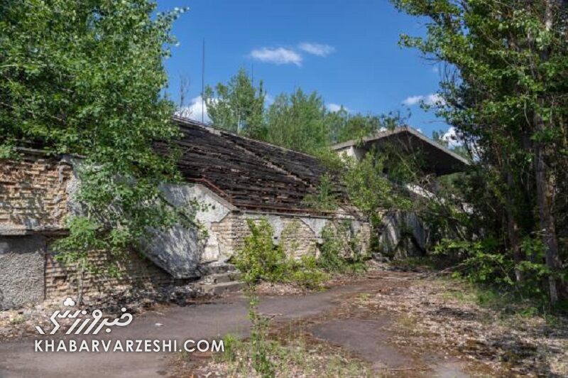 تصاویر شگفتانگیز از استادیومی که بر اثر فاجعه چرنوبیل متروکه شد!/ اینجا جنگل است یا زمین فوتبال؟