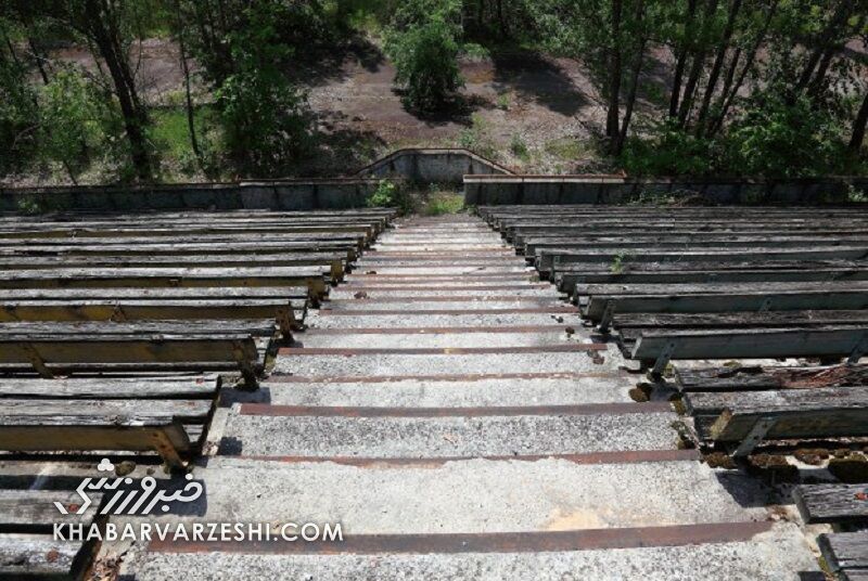 تصاویر شگفتانگیز از استادیومی که بر اثر فاجعه چرنوبیل متروکه شد!/ اینجا جنگل است یا زمین فوتبال؟