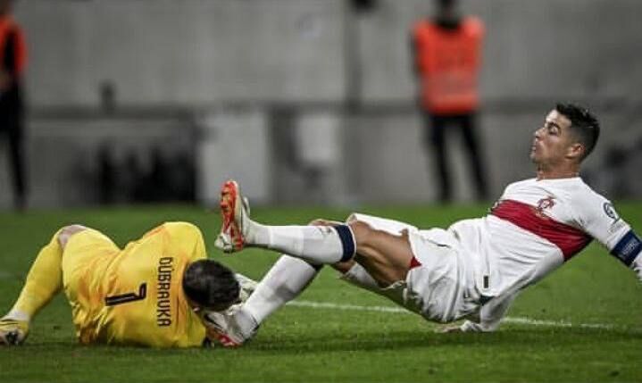 عکس| قیافه خندهدار رونالدو بعد از گرفتن کارت زرد!