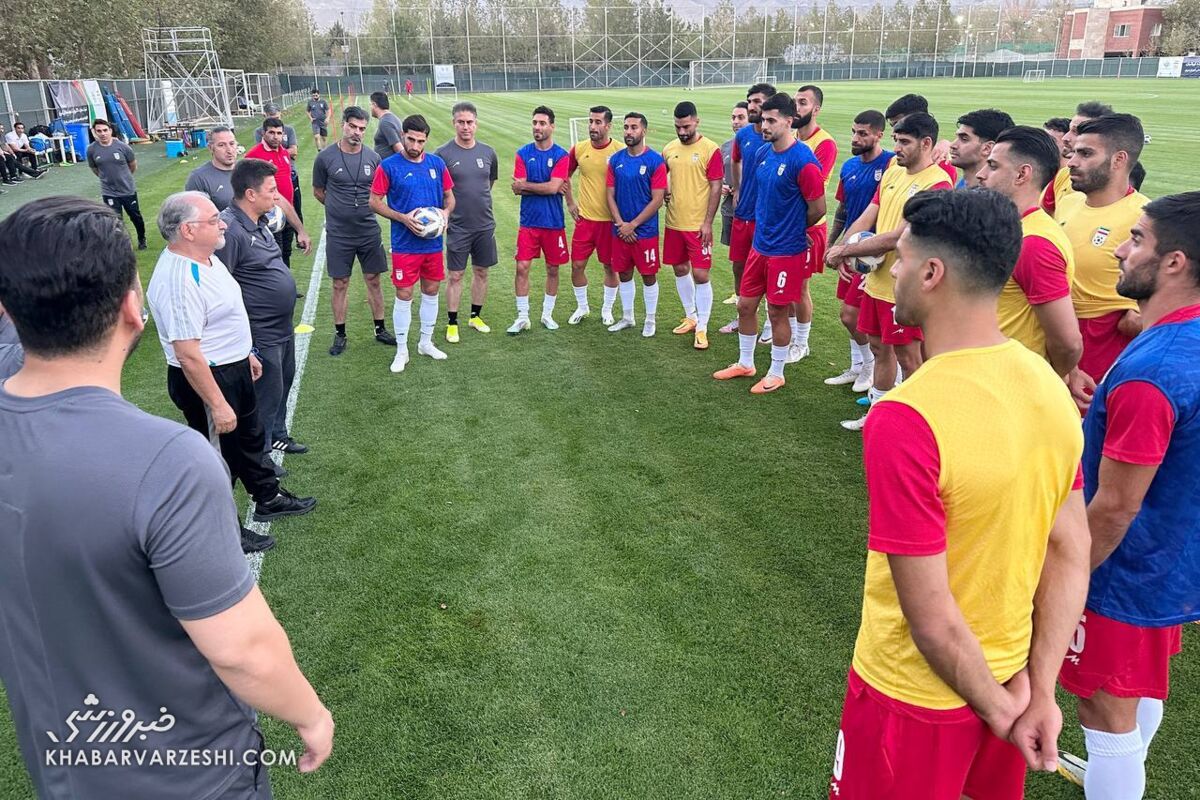 قلعهنویی ۹ بازیکن را از بقیه جدا کرد/ تمرین حفظ توپ ملیپوشان در زمین شماره ۲ مرکز ملی فوتبال