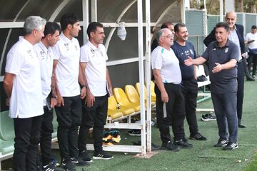 عکس| جذب حداکثری نیروها در تیم ملی ادامه دارد/ قلعه نویی، منتقد فوتبال ایران را به جلسه تمرینی دعوت کرد