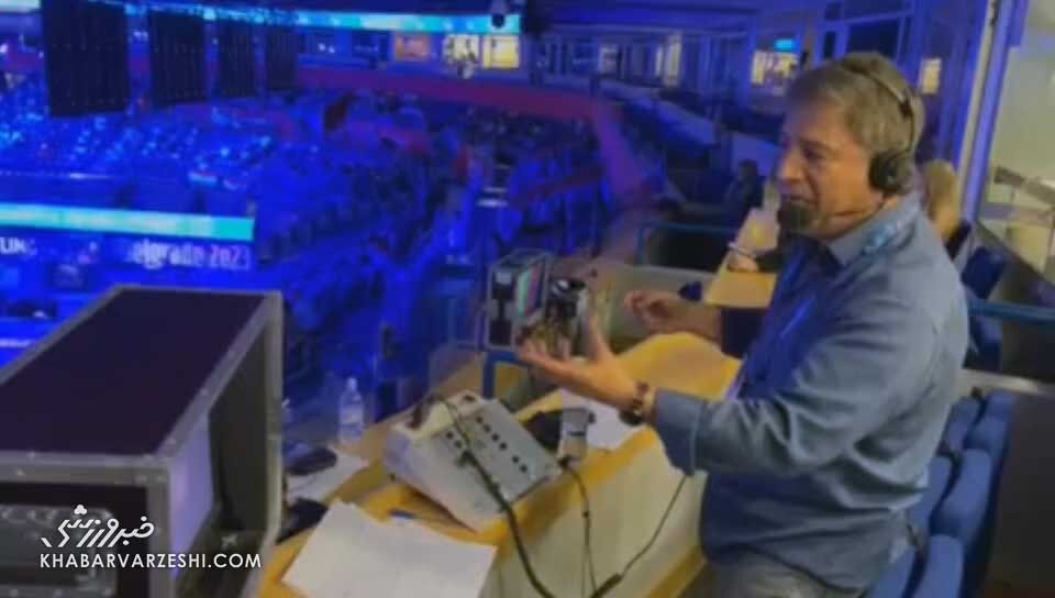 ویدیو| حرکات دست جالب هادی عامل هنگام گزارش کشتی امیرحسین زارع/ آقای گزارشگر در تنهایی خود رقصید و جشن گرفت!