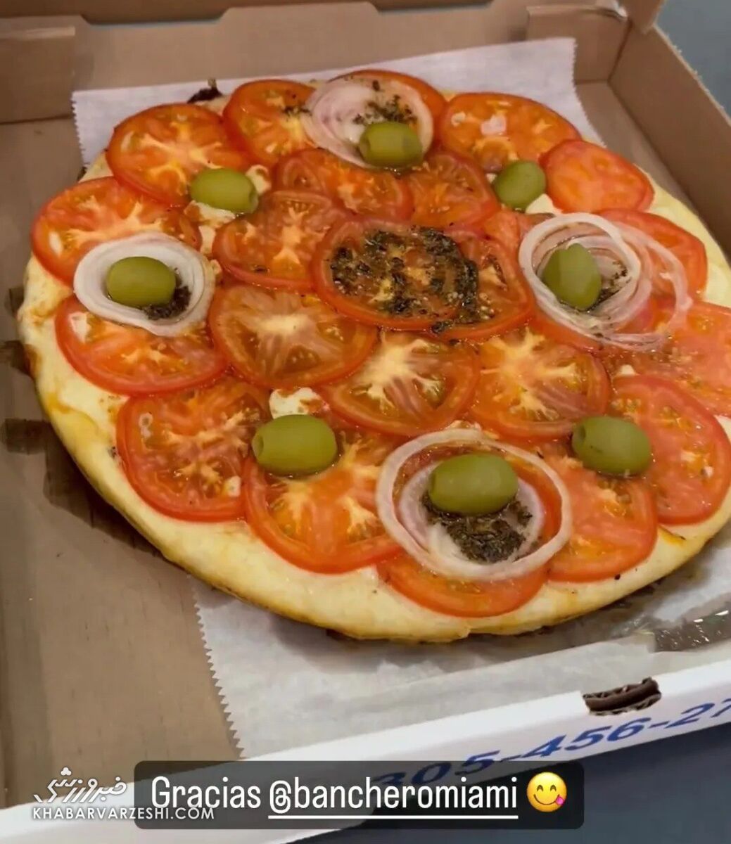 عکس| لیونل مسی بدترین پیتزای تاریخ را سفارش داد؛ این جنایت در حق پیتزاست!/ این غذا، شبیه غذای آدم فضایی‌هاست!