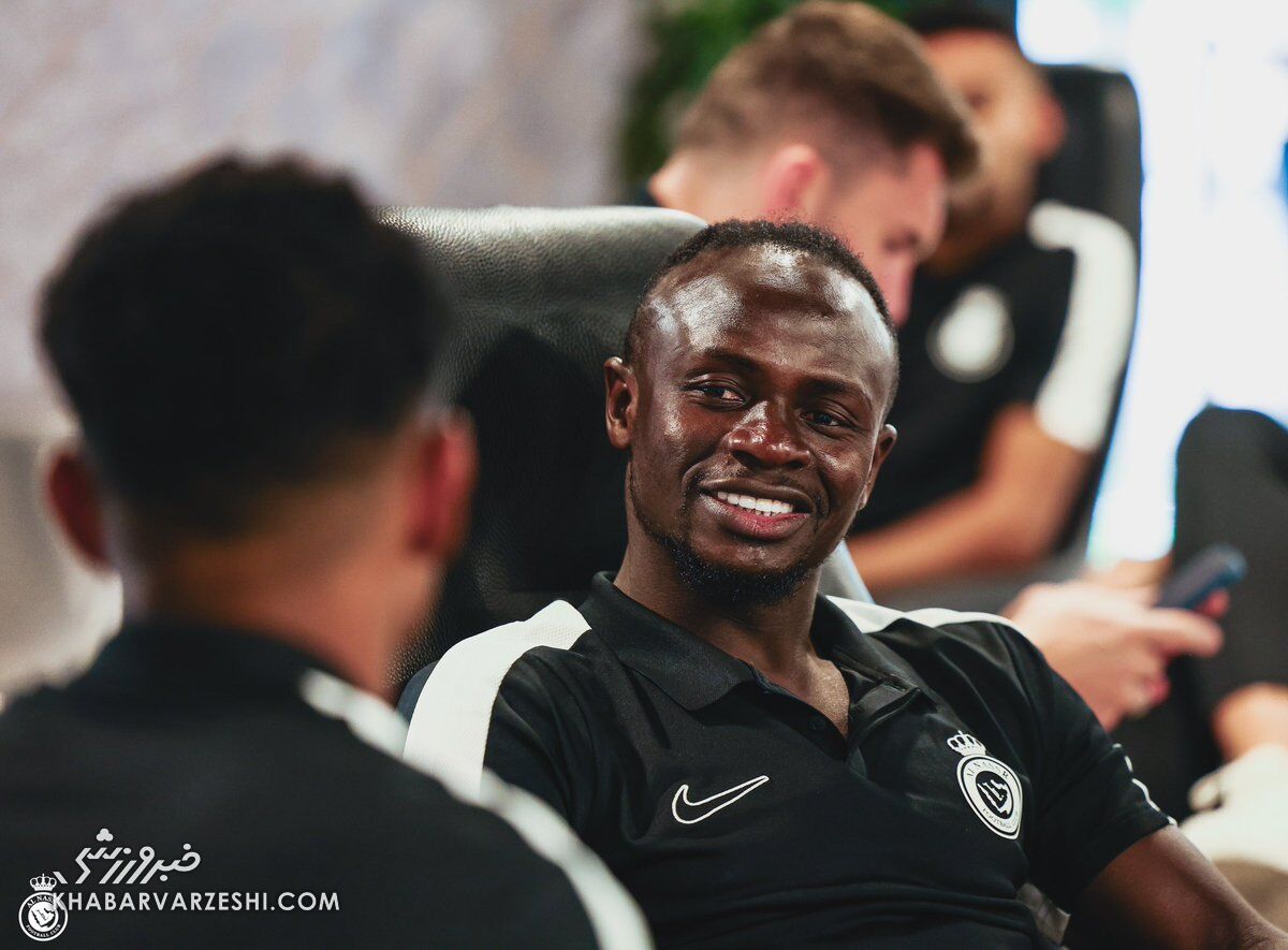 تصاویر| رونالدوی خندان در مسیر ایران/ النصریها با جت اختصاصی به تهران سفر کردند