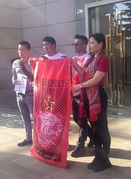 عکس| ژاپنیهای پرسپولیسی مقابل هتل سرخها!/ حمایت از نماینده ایران مقابل النصر جهانی شد