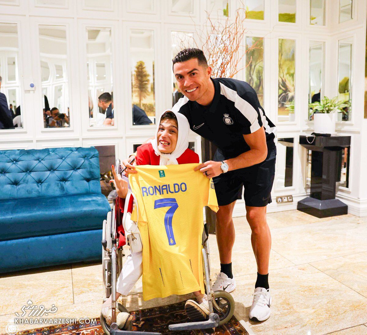 عکس| لباس اصلی رونالدو را از فاطمه حمامی پس گرفتند؟