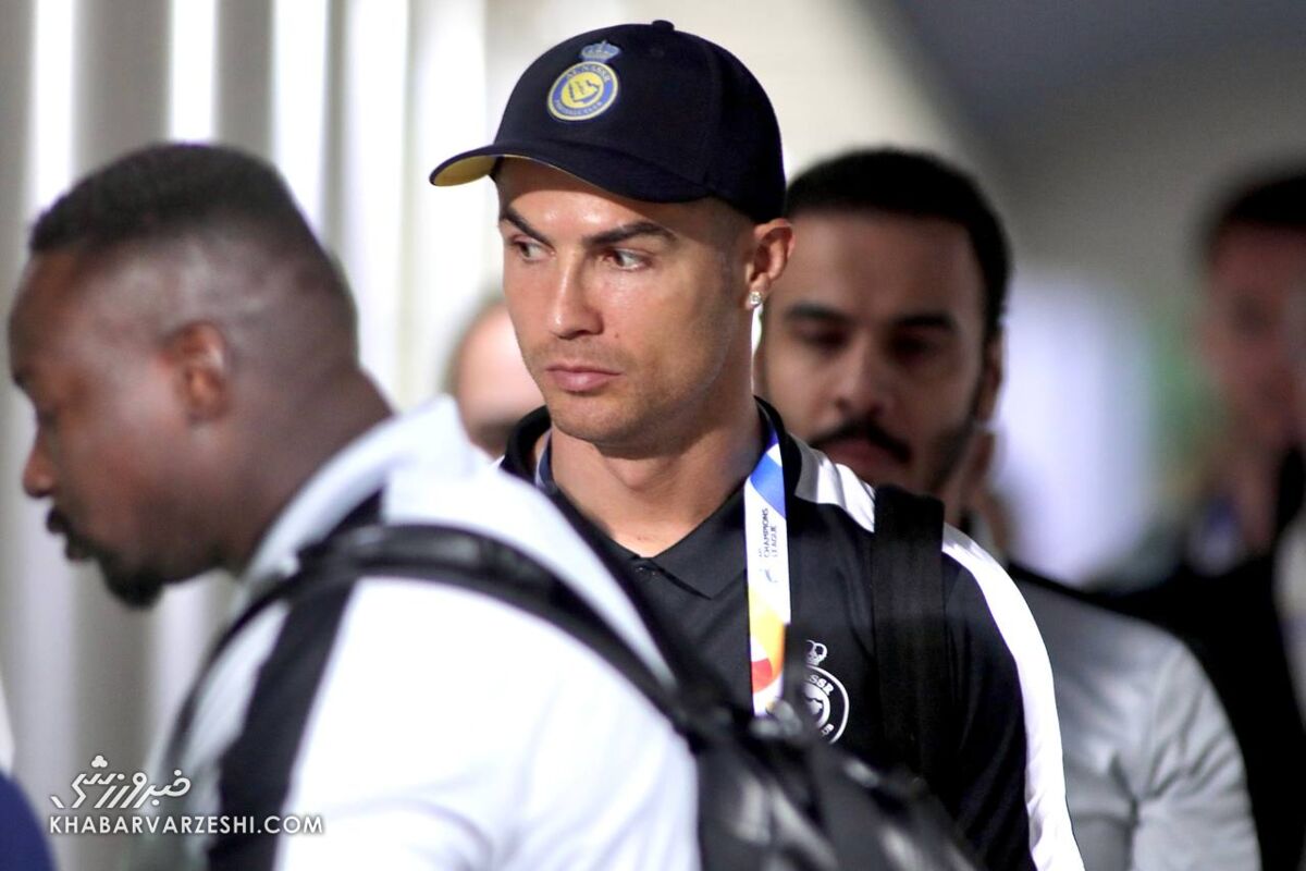 عکس| مدیر هتل اسپیناس و همسرش در کنار رونالدو/ کریستیانو دختر این خانواده را به آغوش کشید عکس| مدیر هتل اسپیناس و همسرش در کنار رونالدو/ کریستیانو دختر این خانواده را به آغوش کشید