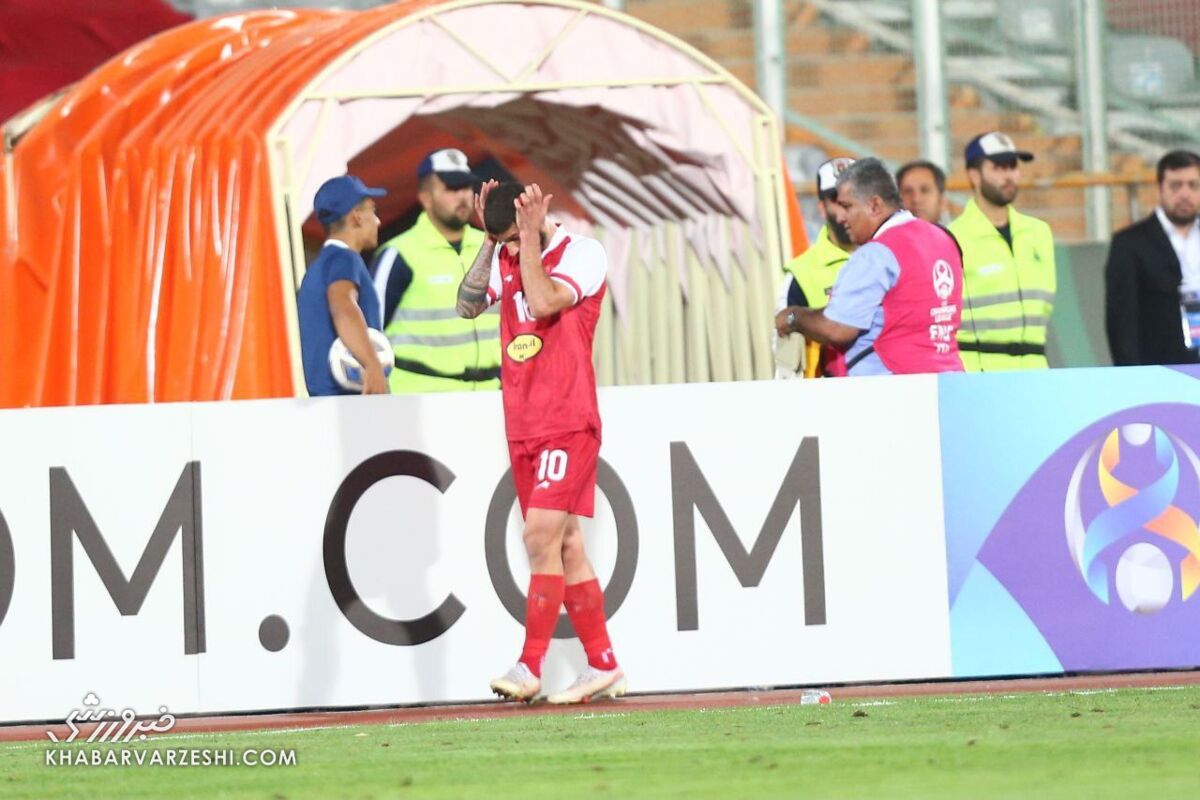 حمله پرسپولیسیها به هافبک ملیپوش؛ این کار را نمیکردی به النصر نمیباختیم! حمله پرسپولیسیها به هافبک ملیپوش؛ این کار را نمیکردی به النصر نمیباختیم!