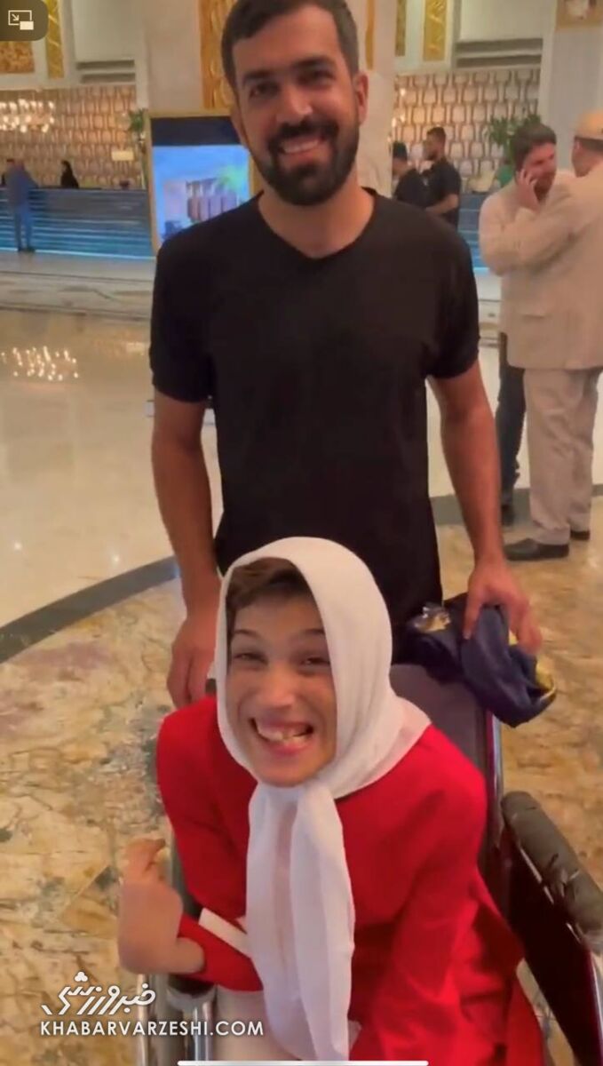 عکس| لباس اصلی رونالدو را از فاطمه حمامی پس گرفتند؟