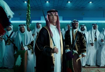 رقص شمشیر کریستیانو رونالدو در عربستان با لباس عربی +ویدیو