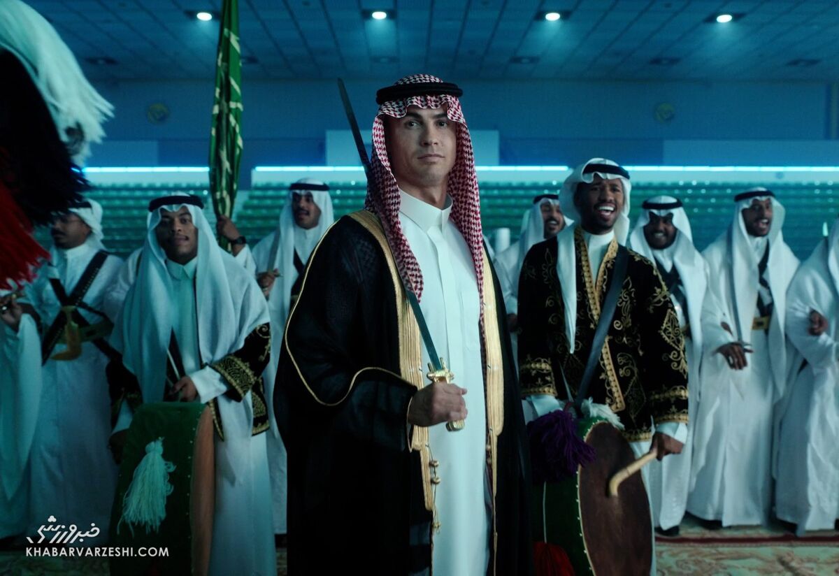 رقص شمشیر کریستیانو رونالدو در عربستان با لباس عربی +ویدیو