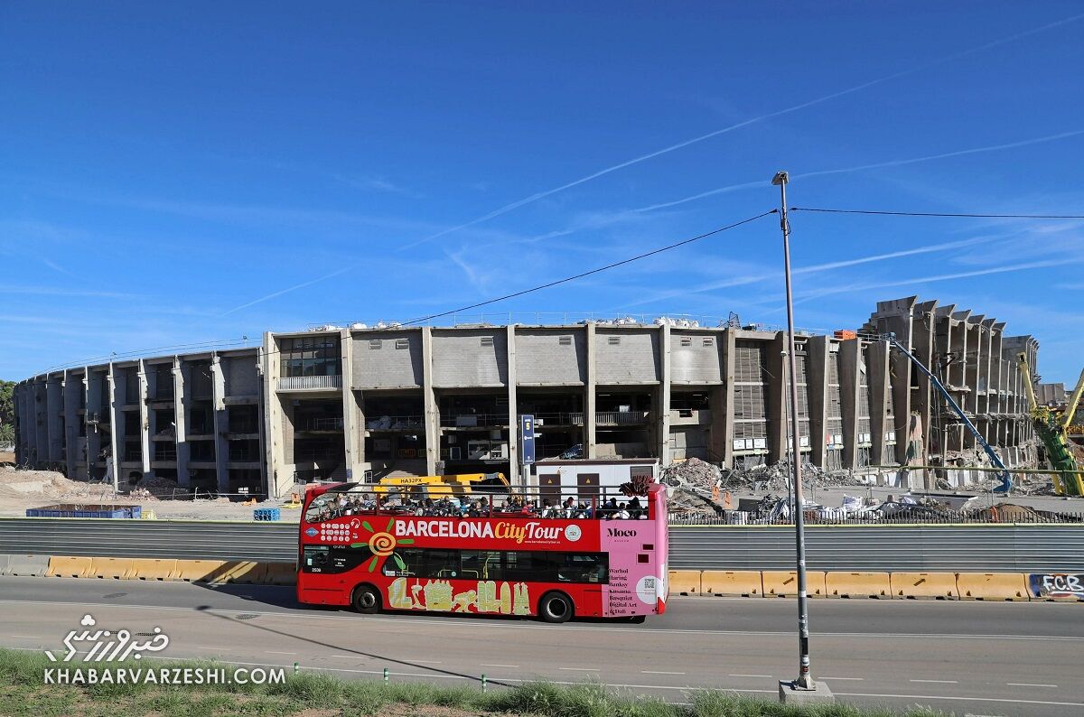 تصاویری جدید از تخریب ورزشگاه خانگی بارسلونا/ چمن نوکمپ همچنان به فروش می‌رسد!