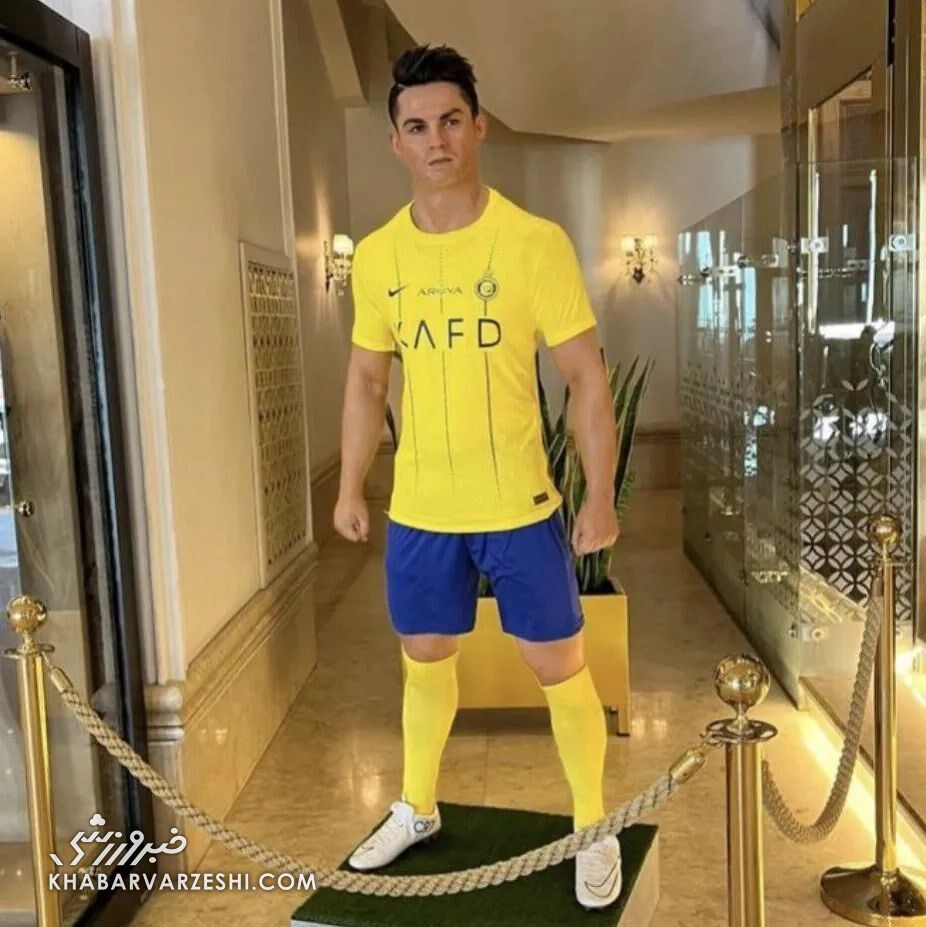 عکس| عجیب اما واقعی؛ تندیس رونالدو در هتل معروف تهران