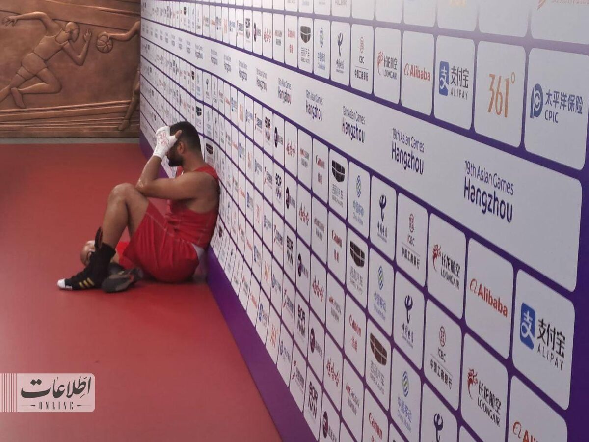 تصویری تلخ و غم انگیز از بوکسور ایرانی پس از ناکامی مقابل حریف هندی