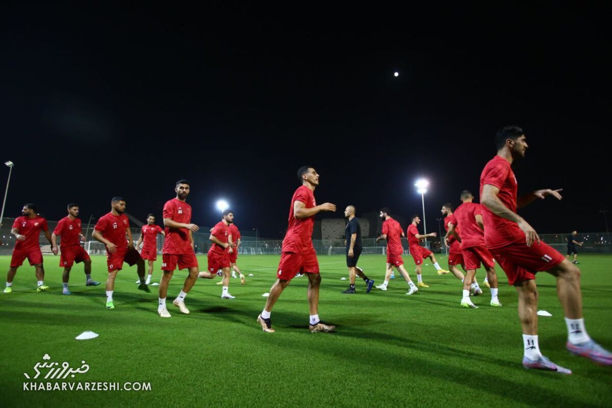 عکس| پرسپولیس فردا شب با لباسی متفاوت ظاهر می‌شود/ پیراهن سرخ بر تن بازیکنان الدحیل!