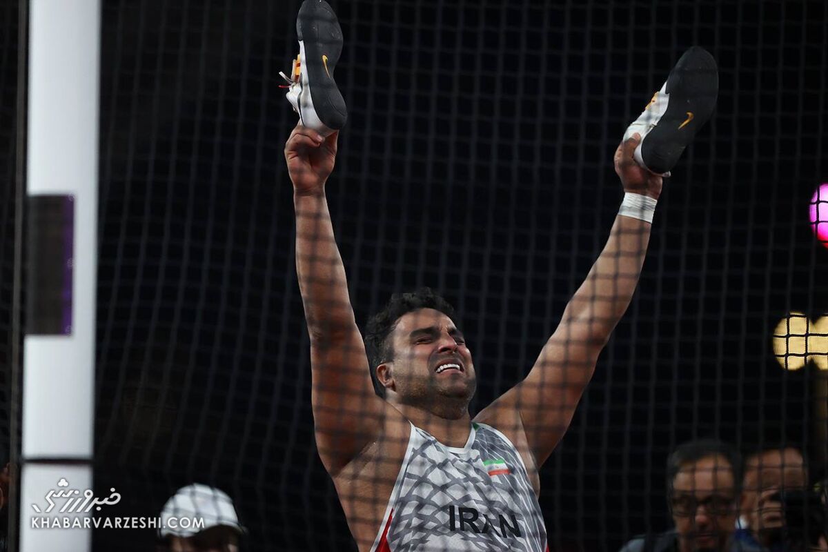 عکس| پرافتخارترین ورزشکار ایران خداحافظی کرد/ اشک‌های احسان حدادی پس از آویزان کردن کفش‌هایش