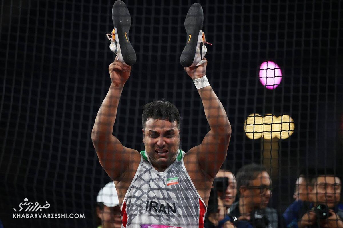 عکس| پرافتخارترین ورزشکار ایران خداحافظی کرد/ اشک‌های احسان حدادی پس از آویزان کردن کفش‌هایش