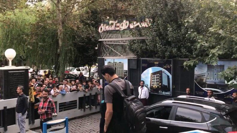 مشکل بزرگ حل شد؛ ستاره پرسپولیسی امشب بازی میکند