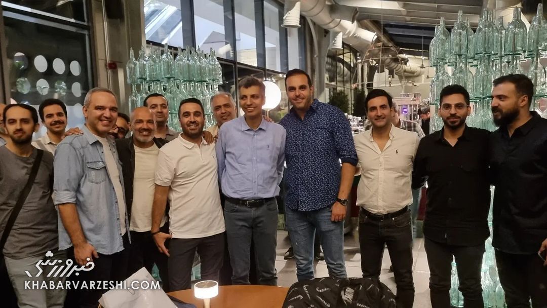 تصاویر| سورپرایز ویژه در شب تولد عادل فردوسیپور/ کیک خاص برای مجری محبوب