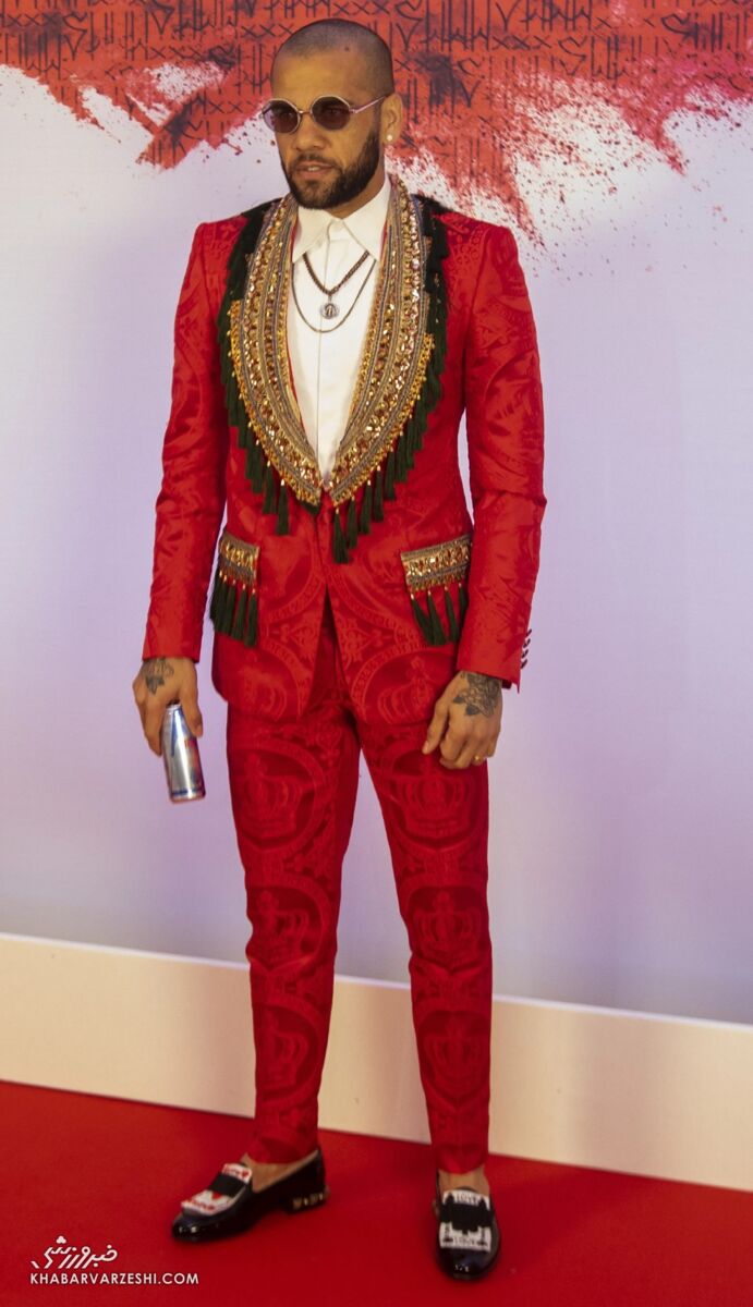 تصاویر| گلبهخودی فوتبالیستها در سلیقه و تیپ!/ از پیژامه هالند تا شنل پوگبا/ چه کسی بدلباستر است؟