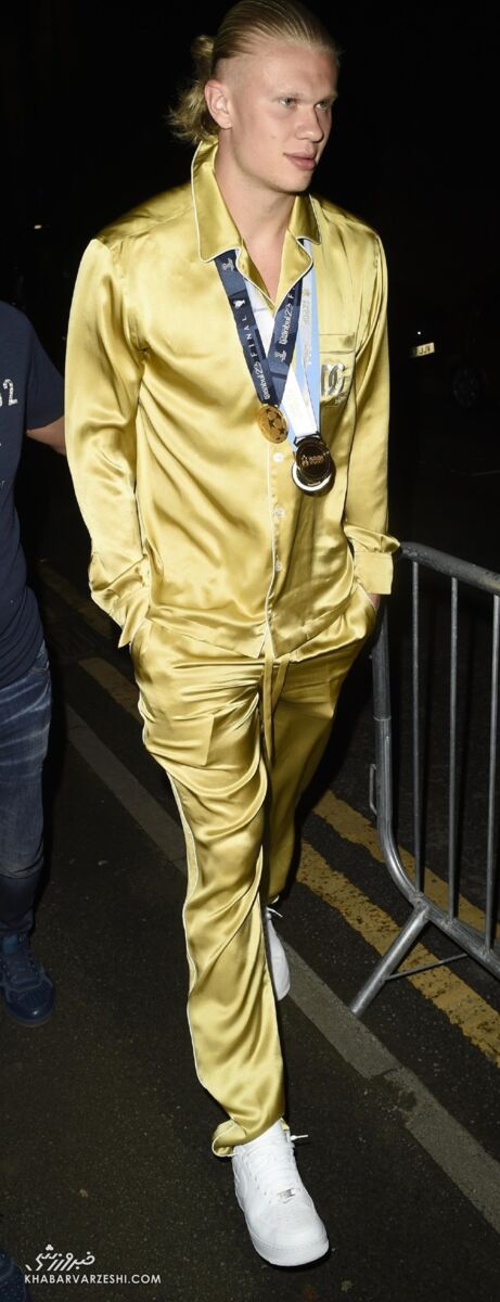 تصاویر| گلبهخودی فوتبالیستها در سلیقه و تیپ!/ از پیژامه هالند تا شنل پوگبا/ چه کسی بدلباستر است؟