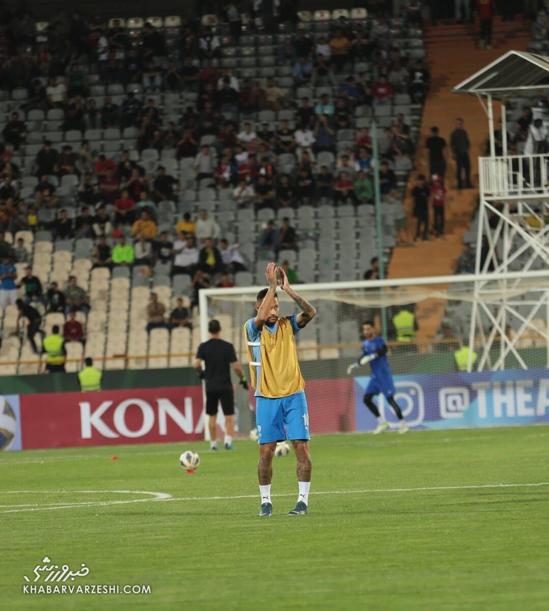 تصاویر| شگفتزدگی نیمار از ابراز احساسات تماشاگران نساجی