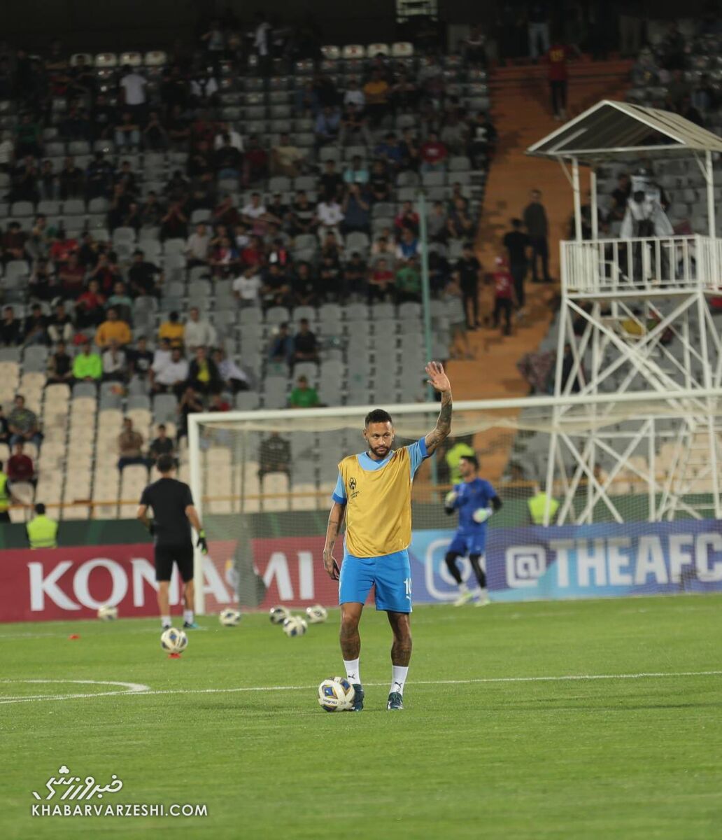تصاویر| شگفتزدگی نیمار از ابراز احساسات تماشاگران نساجی