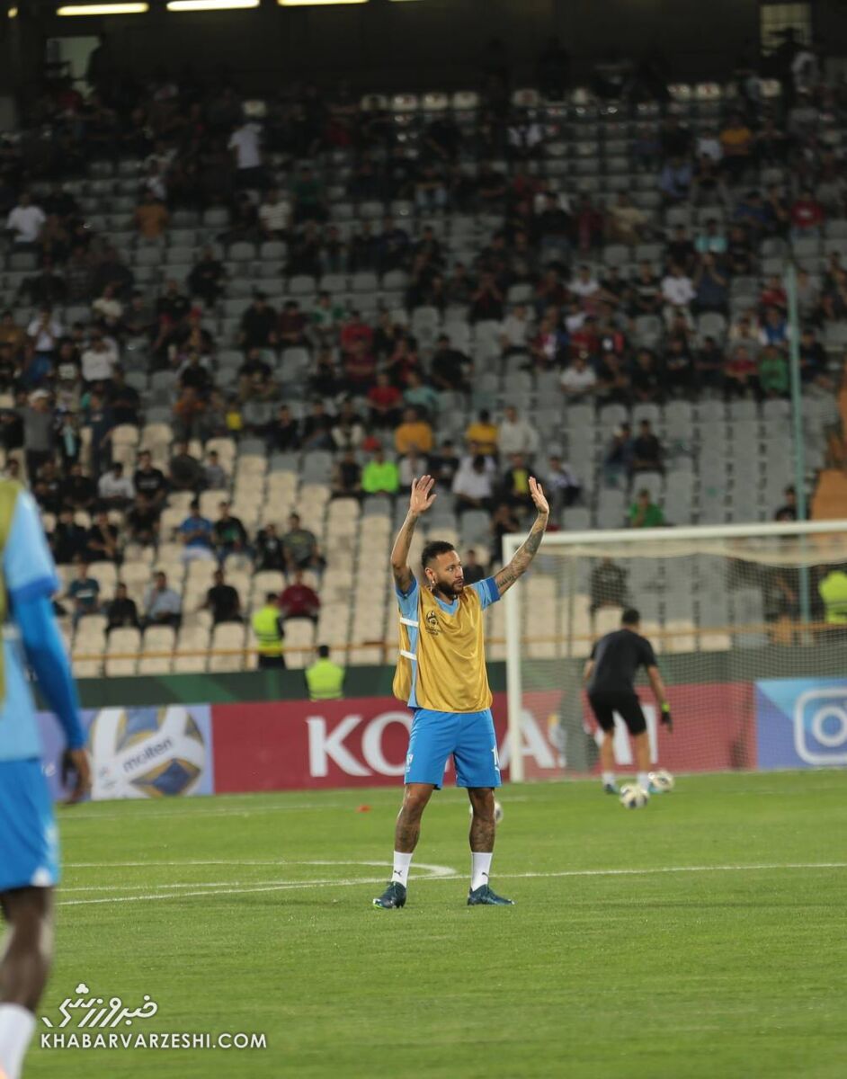 تصاویر| شگفتزدگی نیمار از ابراز احساسات تماشاگران نساجی