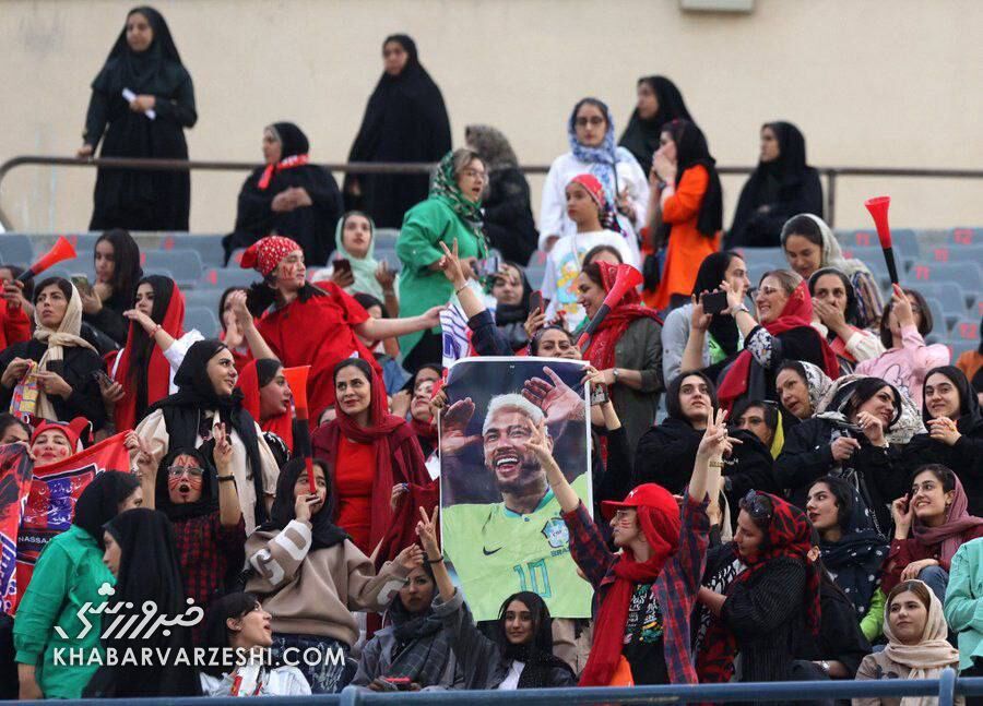 عکس| نیمار محبوب زنان طرفدار نساجی!