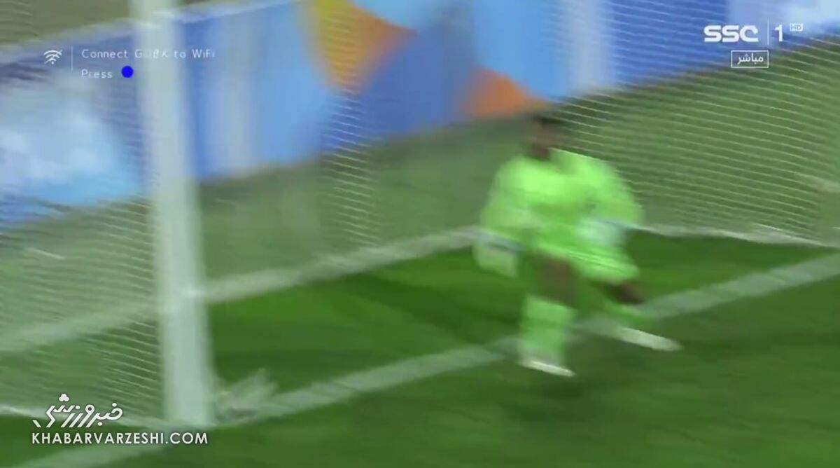 عکس| شوت نفسگیر مهاجم نساجی مقابل الهلال گل بود؟/ جنجالیترین صحنه در آزادی به VAR نرفت!