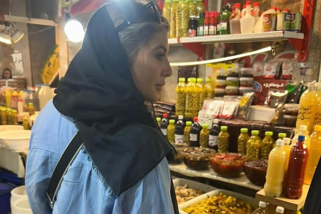 شگفت‌زدگی همسر ستاره اسپانیایی از بازار قدیمی تبریز