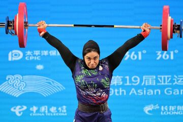 رزاقی رکورد وزنه‌برداری زنان ایران را شکست
