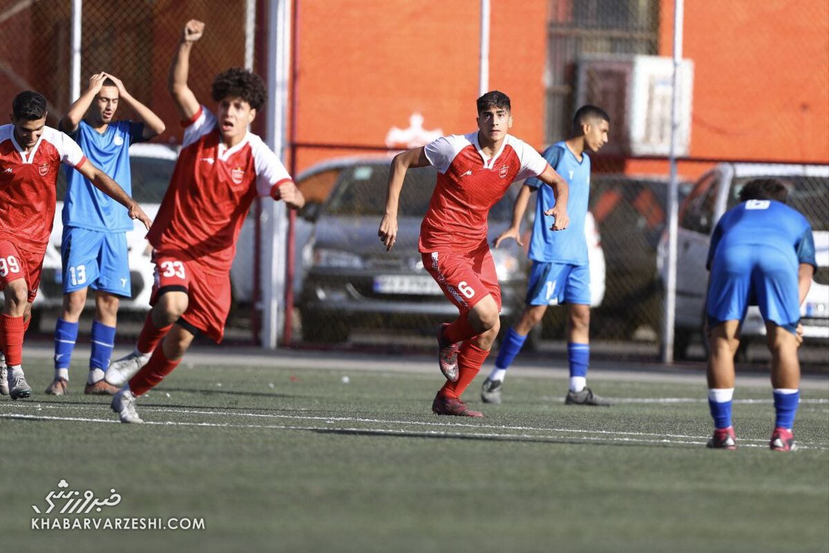 پرسپولیس دربی را از استقلال برد/ پیروزی سرخها با حضور یک تماشاگر ویژه پرسپولیس دربی را از استقلال برد/ پیروزی سرخها با حضور یک تماشاگر ویژه