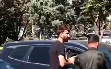 ویدیو| سرقت موبایل علیرضا بیرانوند در سعادت‌آباد/ گفت‌وگوی گلر پرسپولیس با پلیس در حاشیه خیابان