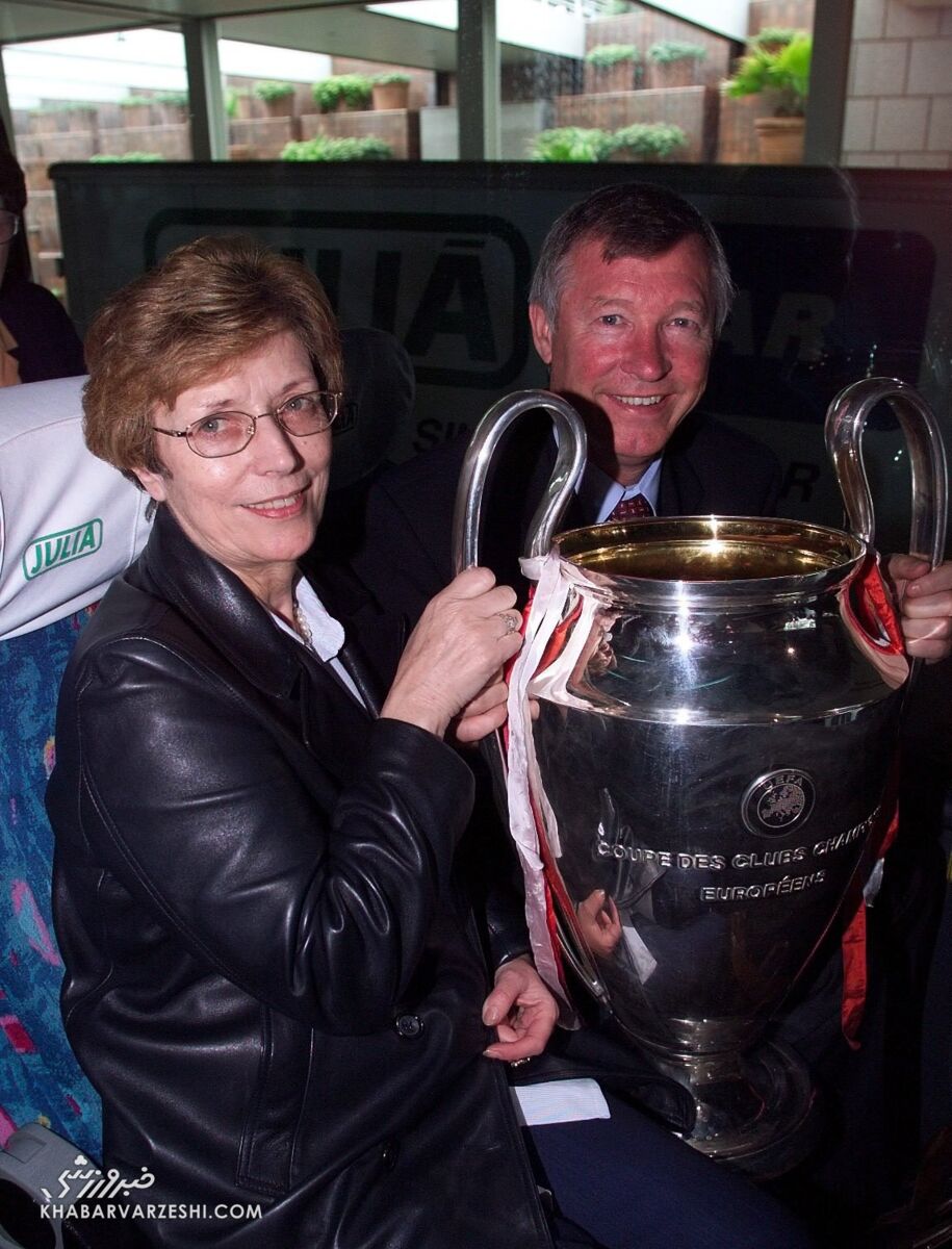 همسر سرالکس فرگوسن