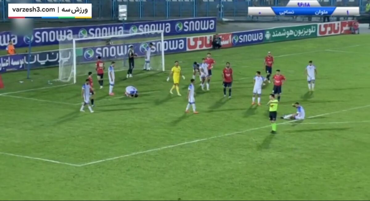 عکس| جذابترین گل تاریخ لیگ برتر ایران مردود شد/ دروازهبان استقلالی تا مرز جاودانگی رفت